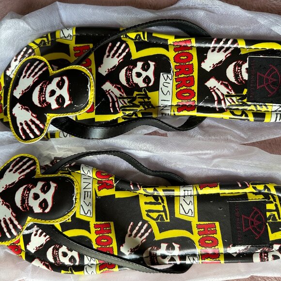 Strange Cvlt Women's 11 Misfits Horror Business Flip Flop Sandals Crimson Ghost - Picture 2 of 11